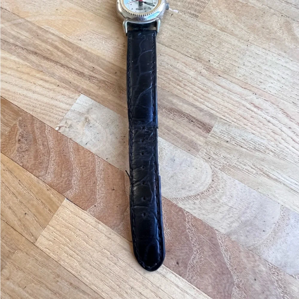Vintage Dejuno ladies classic dress watch NEW BATTERY